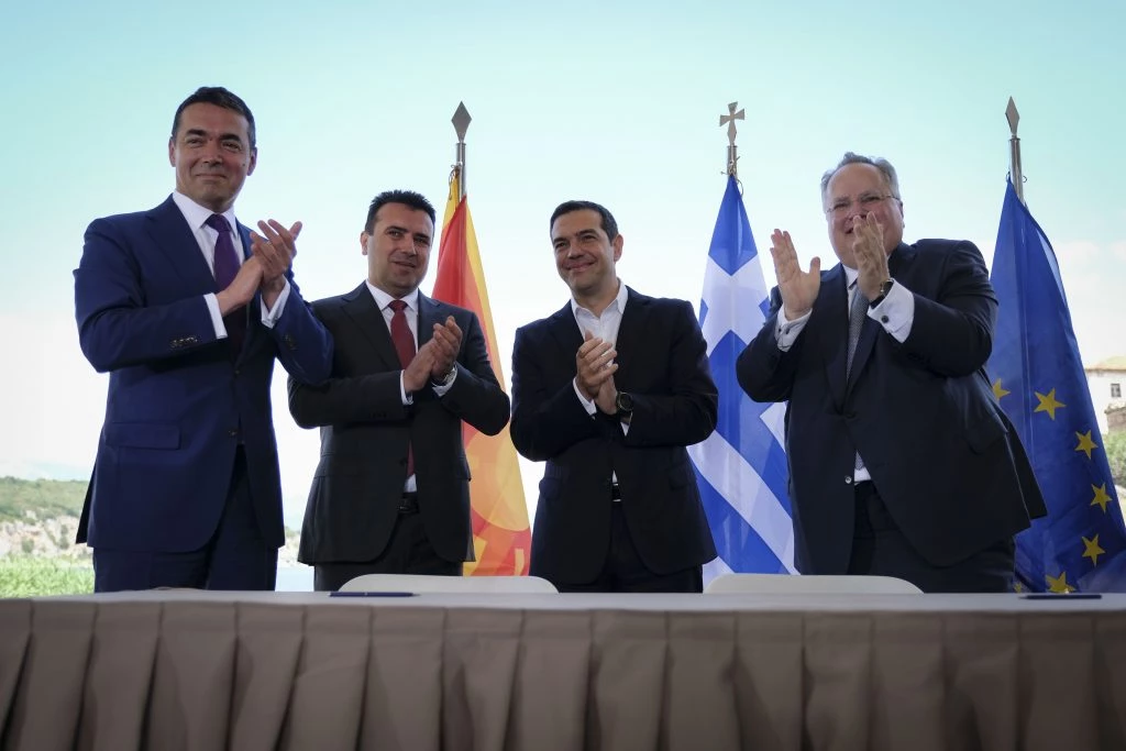 Δηλώσεις πανικού από το Μαξίμου για το δημοψήφισμα: «Δεν αποτελεί όρο της Συμφωνίας των Πρεσπών» – Απαρηγόρητοι οι κυβερνητικοί